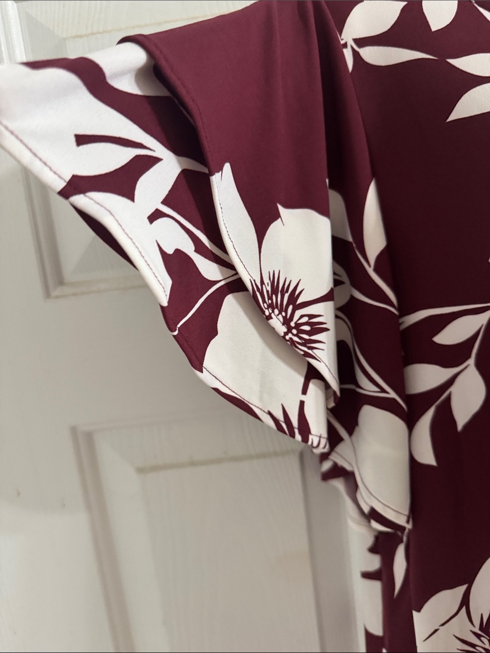 Liz Claiborne Maroon Floral Flutter Sleeve Blouse - Picture 5 of 8